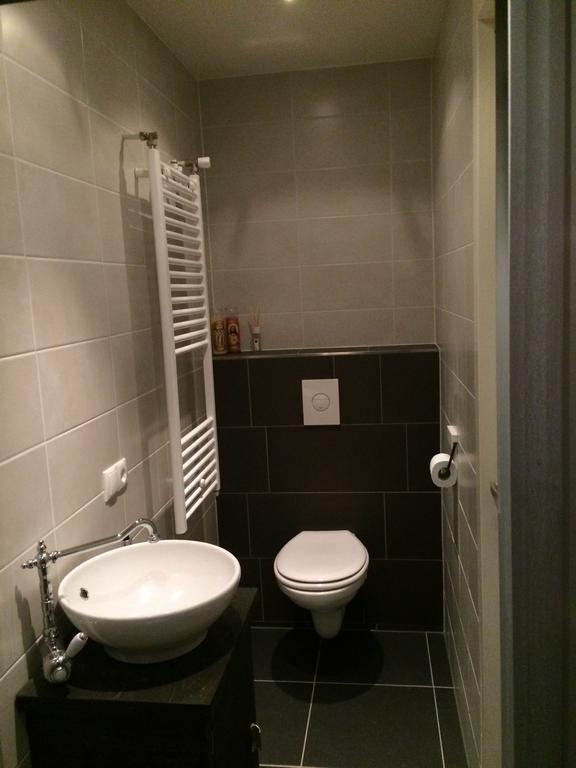 Gastenverblijf Door De Poort Tilburg Bagian luar foto